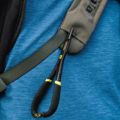 https://www.zefixflyfishing.de/wp-content/uploads/2021/06/Rogue_mitten_scissors_1.jpg